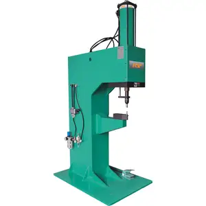 Hydro pneumatic riveting machine for clinching metal sheet