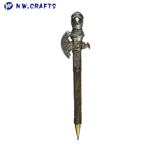 Cavalieri del Regno Doppia Ascia Fleur-De-Lis Mazza Scudo Singolo Ascia Battle Armor di Penna In Resina Scultorea penne Set - Product Image 5