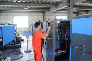 <span class=keywords><strong>Max</strong></span>. Volumen de contenedores 2L botella PET máquina de soplado - Product Image 3