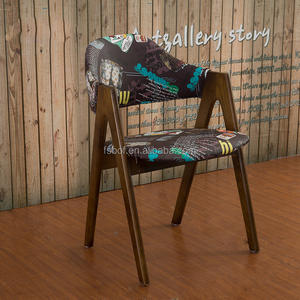 Chaises de salle à manger en bois et combinaison de table <span class=keywords><strong>ronde</strong></span> pour café, magasin, gâteau, vin, bistrot, dessert et restaurant, vente en gros - Product Image 4