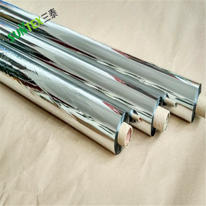 Film polyester métallisé en <span class=keywords><strong>aluminium</strong></span> réfléchissant <span class=keywords><strong>argent</strong></span>é Film plastique réfléchissant PE pour la couverture du sol des vergers - Product Image 1