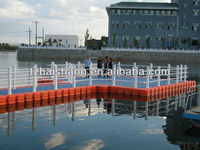Pont flottant modulaire en HDPE durable résistant aux UV, capacité de charge de 350 kg/m, durée de vie de 15 ans pour plateforme aquatique et construction marine