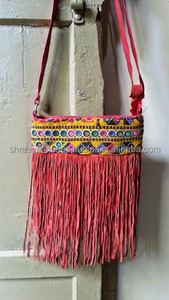 Sac à bandoulière indien Banjara en Rabbari Work Sac à bandoulière en tissu suédé avec doublure en coton - Product Image 2