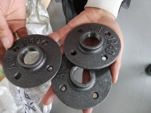 Mặt Bích Sàn Ống Sắt Dễ Uốn Màu Đen Ren 1/2 Và 3/4 Inch Cho Đồ Nội Thất Mặt Bích Sàn Bằng Gang Đúc - Product Image 5