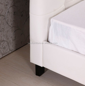 Cama Doble Queen Size de Contrachapado Italiano y Cuero Blanco - Product Image 4