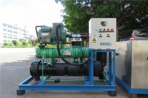 Piccolo Blocco di Ghiaccio Che Fa La Macchina con La Nuova Tecnologia - Product Image 2