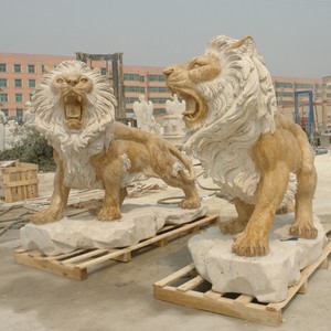 Statue di leoni in marmo naturale giallo scolpito per decorazioni da giardino esterno - Product Image 5