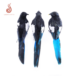 Haute qualité pas cher en gros artificielle <span class=keywords><strong>plume</strong></span> <span class=keywords><strong>plume</strong></span> d'oiseau <span class=keywords><strong>pie</strong></span> pour la décoration - Product Image 1
