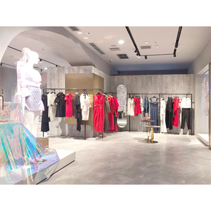 Exhibidores de Tienda para Niños con Diseño 3D Personalizado LUX, Mostradores de Vidrio Exclusivos para Tiendas de Ropa, para Uso en Tiendas Minoristas y Centros Comerciales - Product Image 5