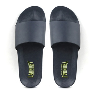 Sandalias deslizantes personalizadas para hombre, chanclas masculinas de gran tamaño, deslizantes de color liso, con logotipo - Product Image 4