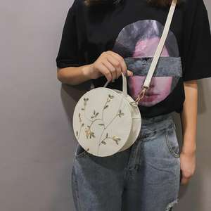 <span class=keywords><strong>กระเป๋า</strong></span>คลัทช์<span class=keywords><strong>ปัก</strong></span><span class=keywords><strong>ลาย</strong></span><span class=keywords><strong>ดอกไม้</strong></span>แฟชั่นสำหรับผู้หญิง <span class=keywords><strong>กระเป๋า</strong></span>สะพายข้างขนาดเล็ก <span class=keywords><strong>กระเป๋า</strong></span>ถือสะพายไหล่ - Product Image 3