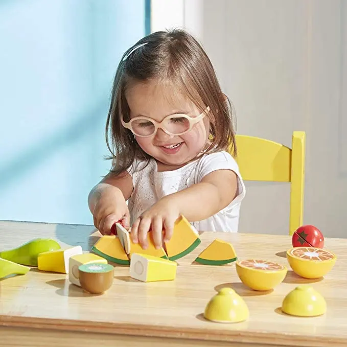 16-Piece Set Introduces Part and Whole Concepts Wooden Play Food Cutting Fruit Set with Attractive Wood Crate