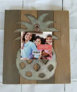 2021 NEW products Rustic Tropical 4 X 4 Wood glass Pineapple Clip Metal Photo Frame