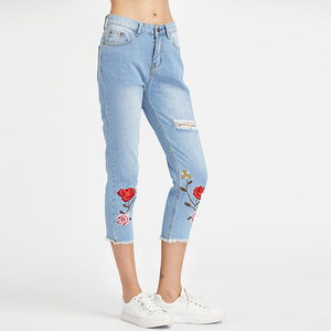 Wholesales clothing woman embroidery Ripped frayed Hem cropped Jeans for women - Product Image 2