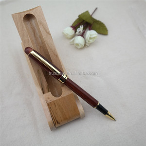 <span class=keywords><strong>Penna</strong></span> <span class=keywords><strong>stilografica</strong></span> in legno classica <span class=keywords><strong>con</strong></span> logo intagliato - Product Image 6