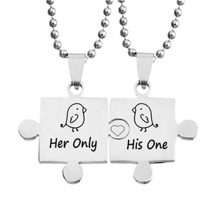 Collana per Coppie con Ciondolo Inciso 'Her Only His One' in Acciaio Inossidabile a Forma di Puzzle - Product Image 3