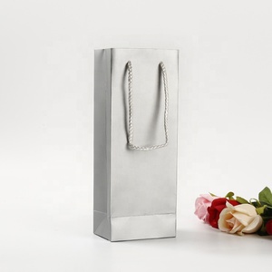 Fuerte de <span class=keywords><strong>papel</strong></span> <span class=keywords><strong>Kraft</strong></span> negro de joyería de regalo de botella de vino, bolsa de <span class=keywords><strong>papel</strong></span> de embalaje con cordón manejar - Product Image 3