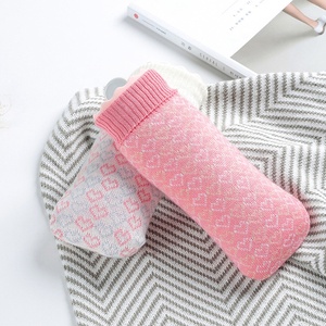 Bolsa de agua caliente con cubierta bolsa de agua caliente de silicona Cute Bottle Gel calentador de manos caliente compresa de hielo Cool Down <span class=keywords><strong>para</strong></span> <span class=keywords><strong>mujer</strong></span> - Product Image 3
