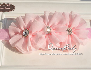 Triple flores <span class=keywords><strong>de</strong></span> la gasa <span class=keywords><strong>de</strong></span> la bailarina solid Blossom gratinadas con rhinestone botones Centro diadema ancha - Product Image 1