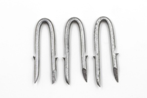 Clavos de alambre galvanizado con púas de acero tipo U de vástago liso con diamante para construcción de cercas, 1 1/2, de Hongli Industry - Product Image 5