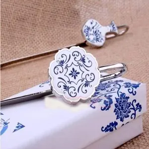 クラシックなデザインクリスマスのギフト選択する多くのスタイル中国風青と白の磁器の金属しおり