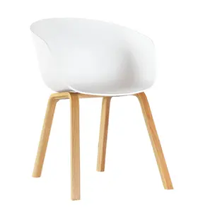 Scandinavo mobili bacino di plastica a forma di pastorale sedia sedia da pranzo con la gamba di legno bracciolo di plastica trasparente di alta sedie