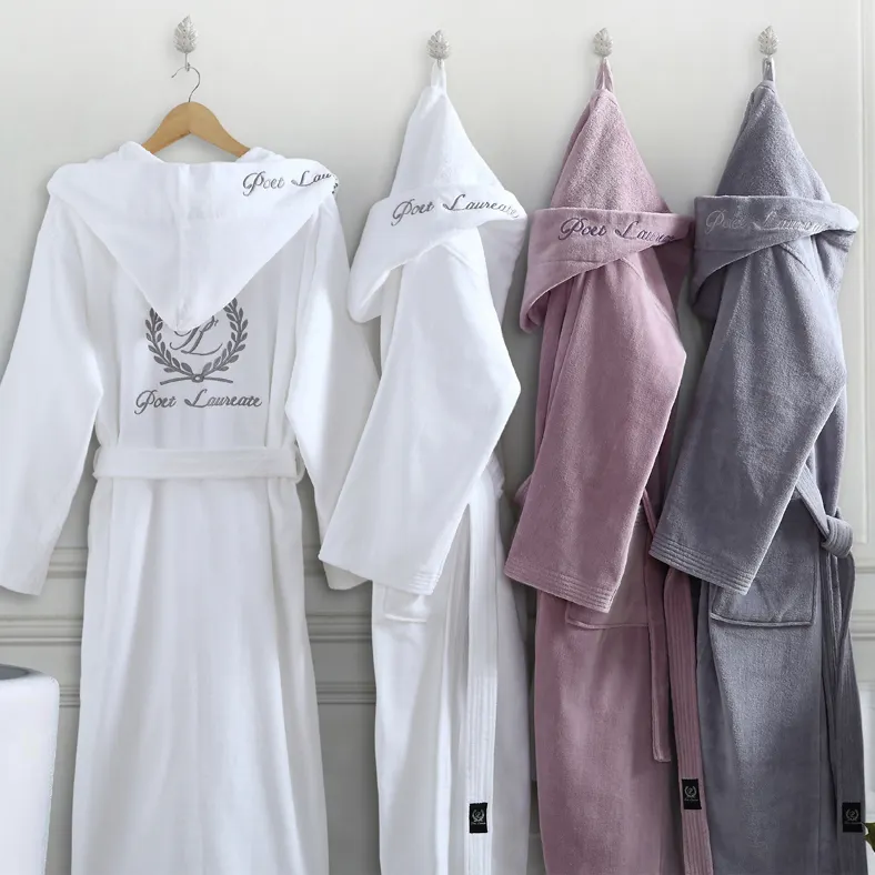 新しいデザイン製品卸売カスタムホテルロゴバスローブ綿100% ユニセックスフード付きベロアバスローブ