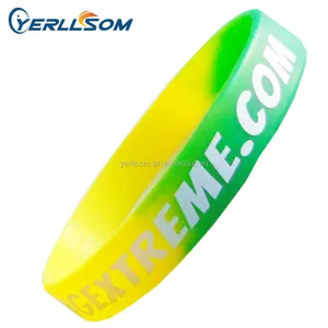 Kualitas tinggi Disesuaikan 2 warna pantone tersegmentasi silikon gelang dengan logo pribadi dan frase Y077