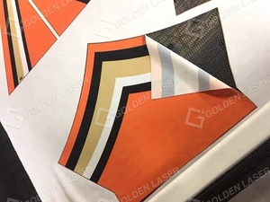 Découpeuse laser <span class=keywords><strong>Scan</strong></span> on the <span class=keywords><strong>Fly</strong></span> pour vêtements par sublimation avec convoyeur et alimentation automatique - Product Image 5