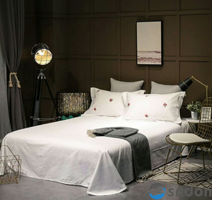 ชุดเครื่องนอนผ้าซาตินปักลายดอกไม้ ดีไซน์เล็กๆ สดใส สบายตา - Product Image 3