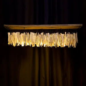 Anpassbarer Kronleuchter in der Hotellobby mit dekorativer Beleuchtung