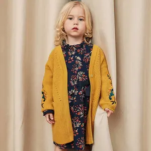 Mode gestrickte Schönheits stickerei Baby Mädchen Winter pullover Design Mädchen Strickjacke
