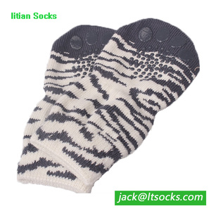 De moda de punto de productos <span class=keywords><strong>para</strong></span> mascotas de calcetines lindo mascotas zapatos calcetines <span class=keywords><strong>para</strong></span> perros gatos - Product Image 2