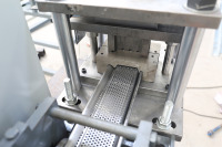 Machine à modeler entièrement automatique, pour fabriquer des portes coulissantes, des volets