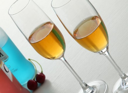 Customized Logo Wedding Crystal Glow Champagne Wine Glass Size