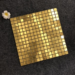 300*300mm Shinning <span class=keywords><strong>mosaico</strong></span> di <span class=keywords><strong>vetro</strong></span> dorato per la decorazione della parete della Villa - Product Image 4