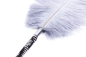<span class=keywords><strong>Blanco</strong></span> de plumas de avestruz con hermosa de manejar adulto coqueteando fetiche juguetes zorra esclavitud Tickler Duster Decoración - Product Image 2
