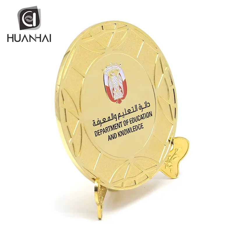 UAE fabrika üretimi büyük boy altın kaplama 3D logo kartal metal plaka ödülü
