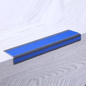 Nez de marche en <span class=keywords><strong>PVC</strong></span> antidérapant et ignifuge de haute qualité avec <span class=keywords><strong>revêtement</strong></span> d'angle - Product Image 3