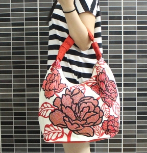 Con cuentas en impreso Rosa bolso - Product Image 1