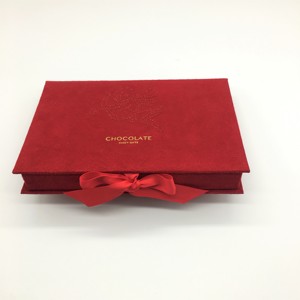 Sang Trọng Da Lộn Vải Sô Cô La Bao Bì Hộp Quà Tặng Với Ribbon Đỏ - Product Image 1