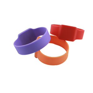 맞춤형 <span class=keywords><strong>RFID</strong></span> NFC 팔찌 실리콘 팔찌 <span class=keywords><strong>Gps</strong></span> 추적 비 이동식 팔찌