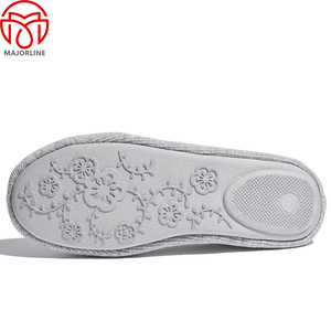 OEM personalizzato Logo interno <span class=keywords><strong>casa</strong></span> Unisex pantofole TPR suola in gomma inverno <span class=keywords><strong>casa</strong></span> pantofola piatta scarpetta ballerina pantofole di peluche <span class=keywords><strong>per</strong></span> le donne - Product Image 6