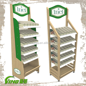 Étagère de présentation de vêtements en bois personnalisable VINO, support de sol de vente au détail autoportant avec montage facile, support de présentation pour magasin - Product Image 2