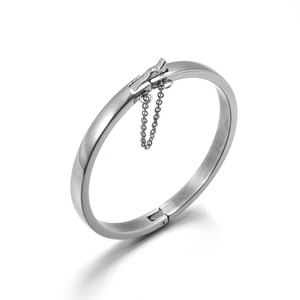 Brazalete de Acero Inoxidable Personalizado para Bebé en Existencia - Product Image 1