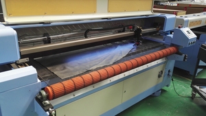 Máy Cắt Khắc Laser O2 Hình Nền Trên Giày - Product Image 4