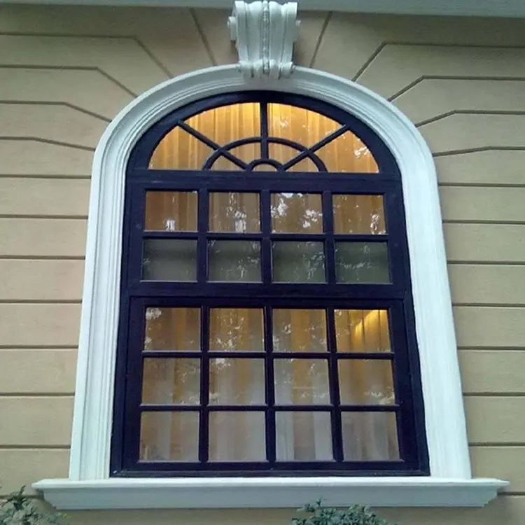 Изготовленное на заказ, классическое декоративное окно в европейском стиле для улицы из пенополистирола