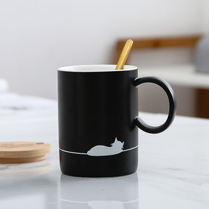 Taza <span class=keywords><strong>de</strong></span> café <span class=keywords><strong>de</strong></span> porcelana con tapa <span class=keywords><strong>de</strong></span> madera, <span class=keywords><strong>diseño</strong></span> <span class=keywords><strong>de</strong></span> gato perezoso blanco y negro - Product Image 3