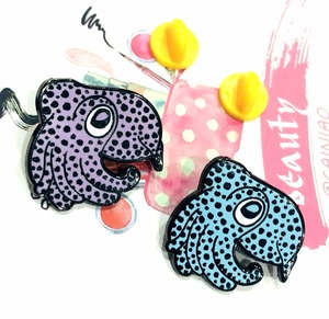 Personalizado pulpo pin esmalte duro insignia con dos colores - Product Image 1