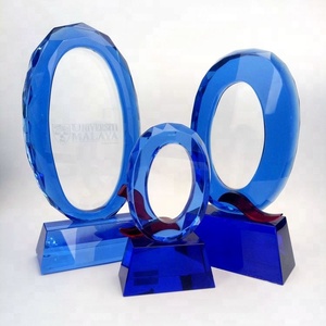 Azul al por mayor trofeos de <span class=keywords><strong>cristal</strong></span> decorativo de <span class=keywords><strong>cristal</strong></span> trofeo K9 vidrio campeón Premio taza para actividades compañía - Product Image 5